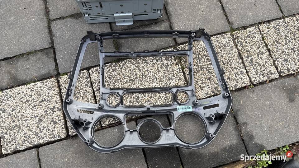 Ramka radio Hyundai i20 20082014 Radom