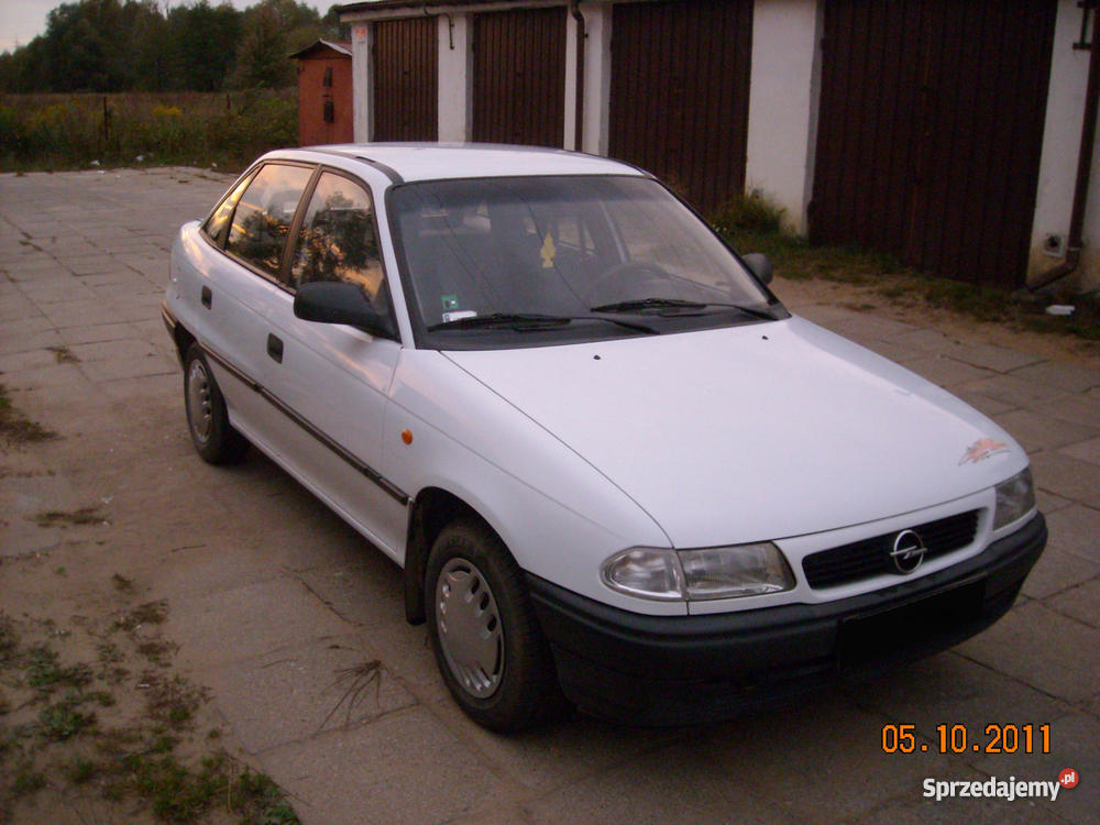 OPEL ASTRA CLASSIC 14 KAT 1998 R Rok produkcji 1998 Astra Białystok sprzedam