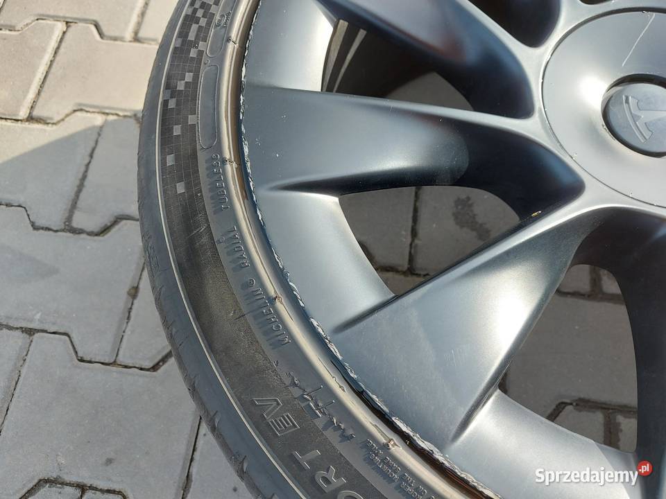 TESLA MODEL Y 2022r FELGA KOŁO OPONA MICHELIN 20