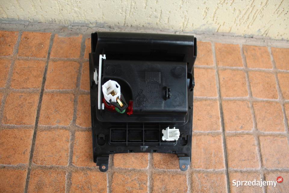 POPIELNICZKA VW GOLF V 1K0857961