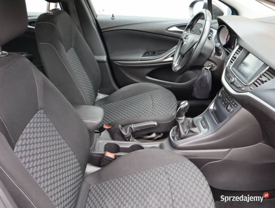 Opel Astra 14 T światła do jazdy dziennej