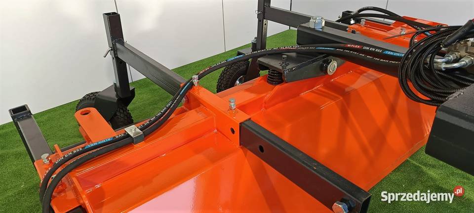 Zamiatarka Metal Technik o szerokości 20m Włoszczowa