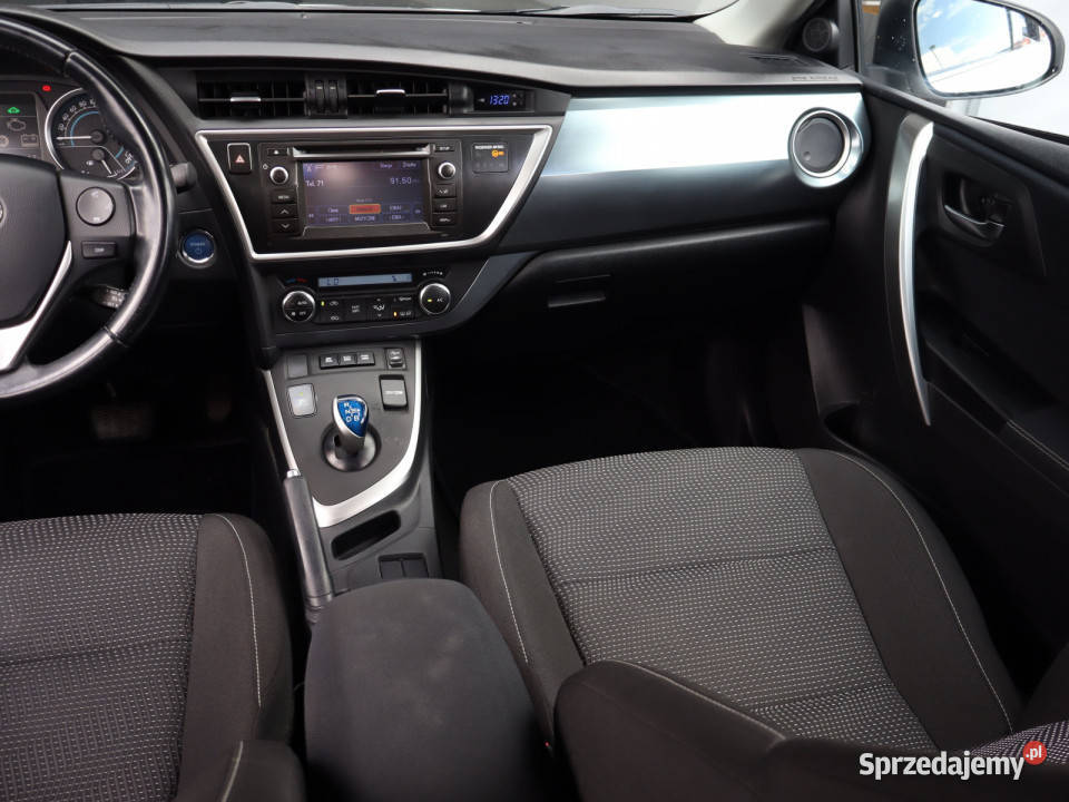 Toyota Auris Hybrid 100KM