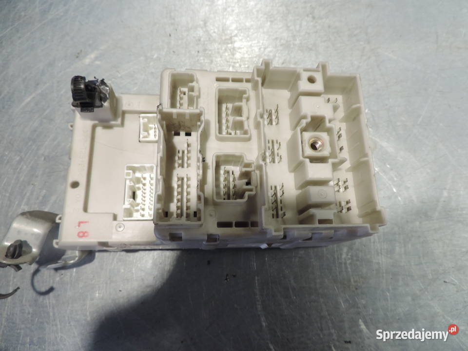 TOYOTA RAV4 II 20 D4D SKRZYNKA BEZPIECZNIKÓW Skrzynki bezpieczników Nowy Sącz sprzedam