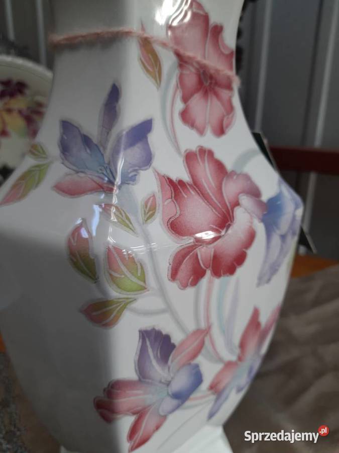 biały wazon w kwiaty Mielnica Duża