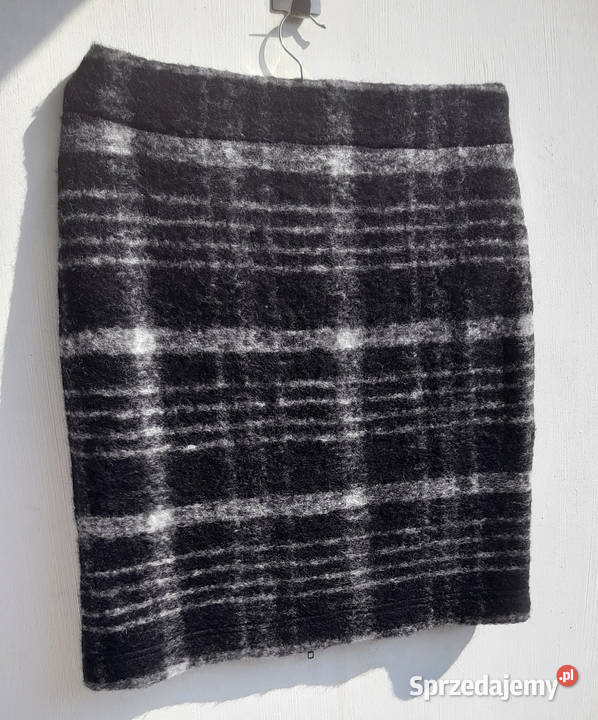 Wełniana spódnica z ozdobnym zamkiem z tyłu Warszawa