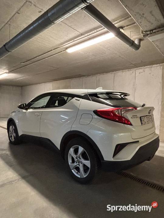 Toyota CHR 18 Hybrid Rzeszów sprzedam