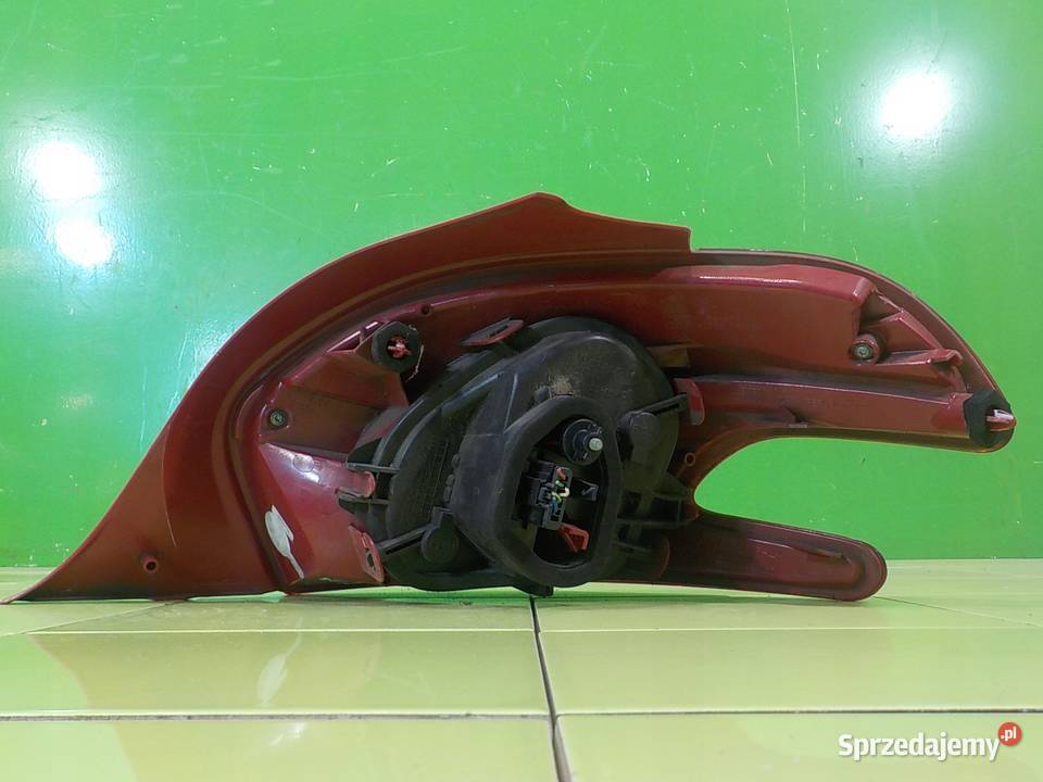 PEUGEOT 208 I 10 VTI 13r HB 5D lampa lewa tyl