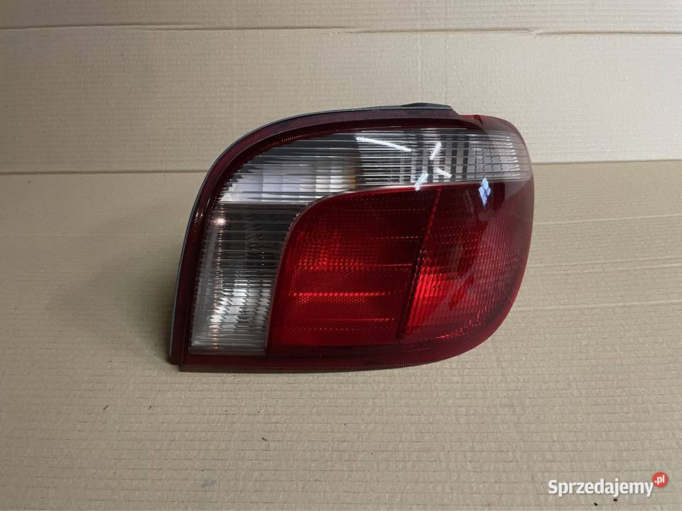 Lampa tyl tylna prawa toyota yaris I 1