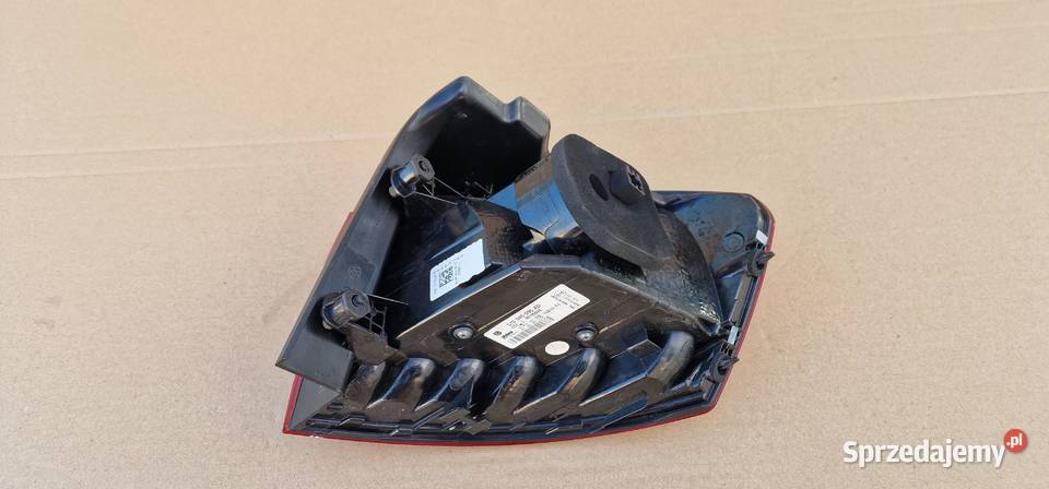 VW SPORTSVAN LIFT LAMPA LEWA TYŁ TYLNA IDEALNA Bieleń