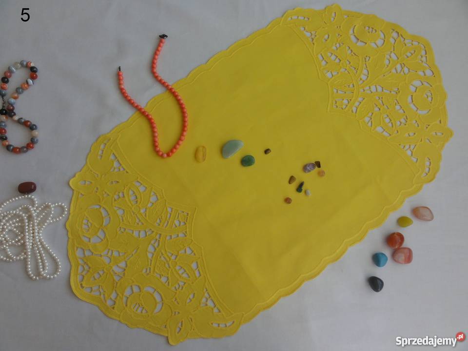 Serwetki kolorowe żółte wyszywane haft Richelieu lubelskie