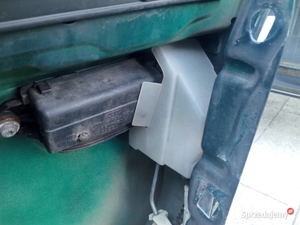 Audi 80 B3 B4 Osłona Klamki zamka drzwi Prawy Dębica