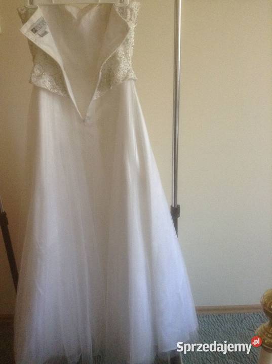 Długa suknia okolicznościową z haftowanym Opole