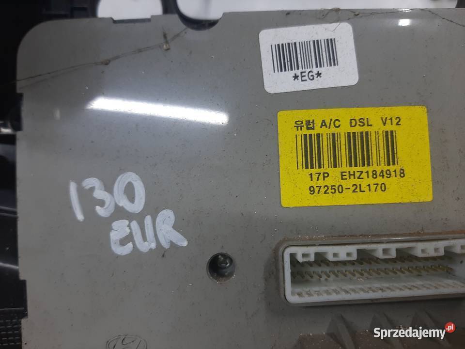 Hyundai i30 panel nawiewu klimatyzacji ramka Wyposażenie wnętrza Ksawerów sprzedam