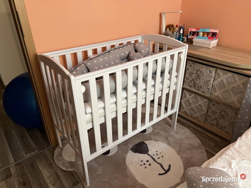 Nowe łóżeczko białe z opuszcz bokiem Tobiasz Nysa