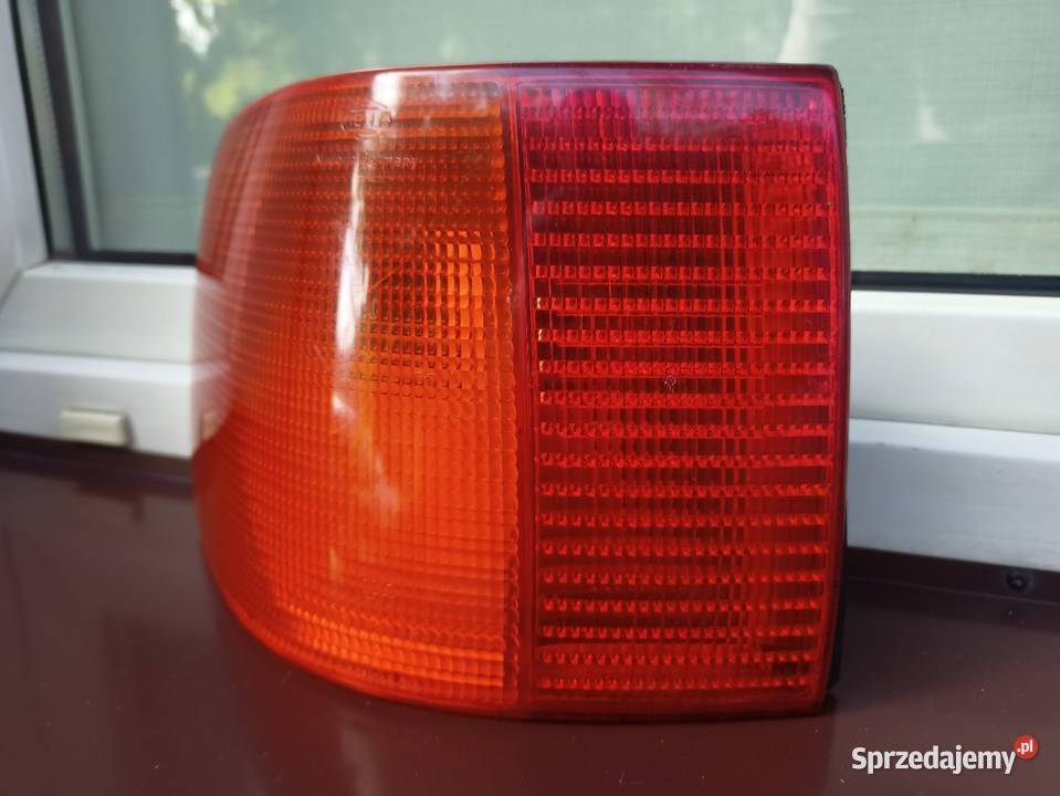 Audi 100 C4 lampa tył tylna narożna w błotnik Lampy tylne łódzkie Sieradz