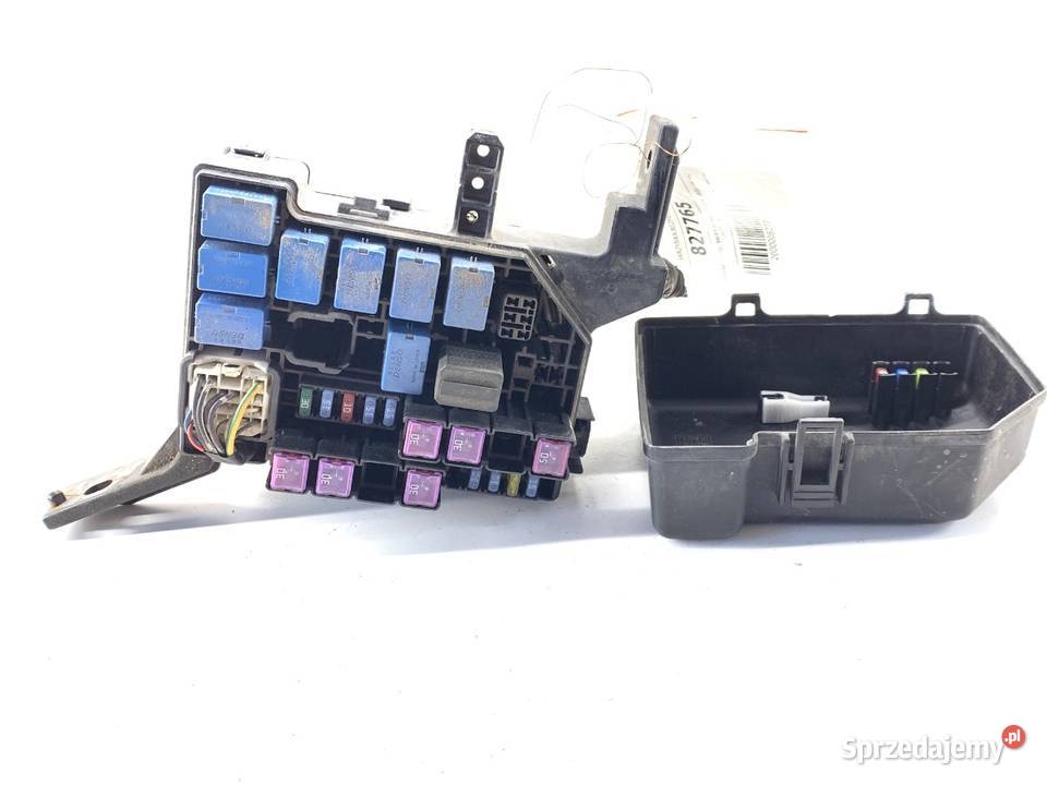 SKRZYNKA BEZPIECZNIKÓW SUZUKI SWIFT III osobowe