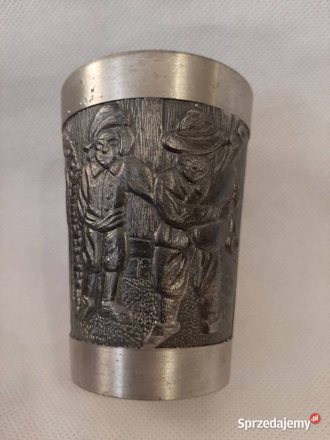 Cynowy kielich z motywem myśliwskimsygnowany Inowrocław