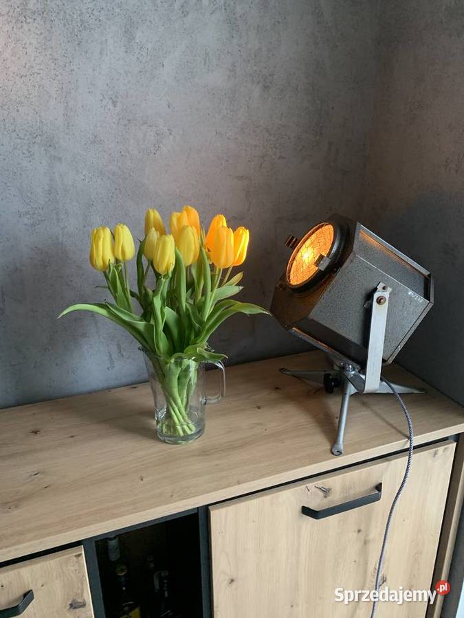 Lampa teatralna z PRLu Loft Poznań sprzedam