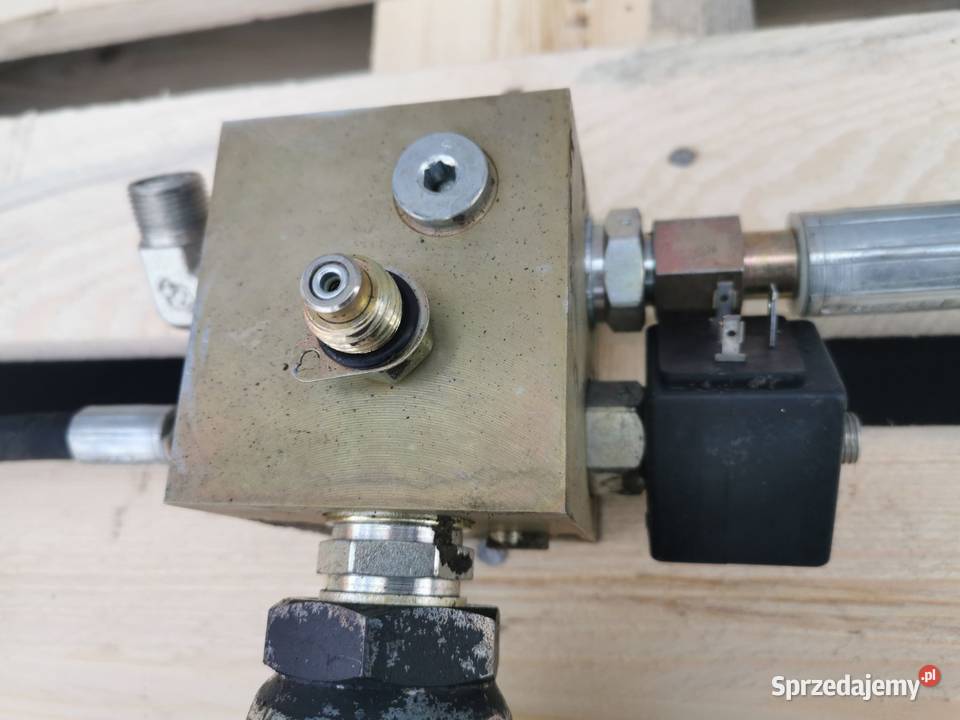 Akumulator hydrauliczny CAT TH 330B Wilkowo sprzedam