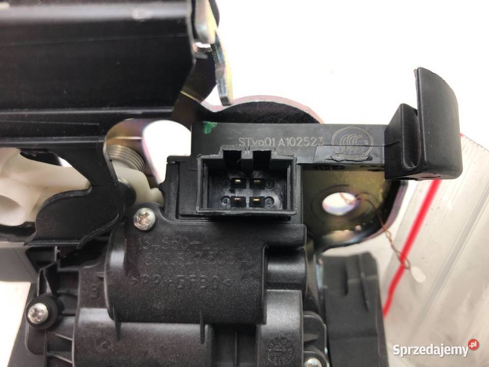 ZAMEK KLAPY TYŁ AUDI A6 C7 Kombi 8R0827505A 1118 osobowe