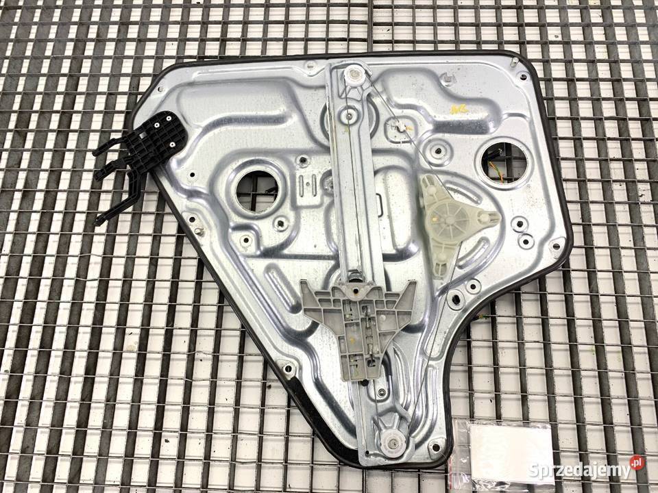 PODNOŚNIK SZYBY PRAWY TYŁ KIA VENGA 834801P010