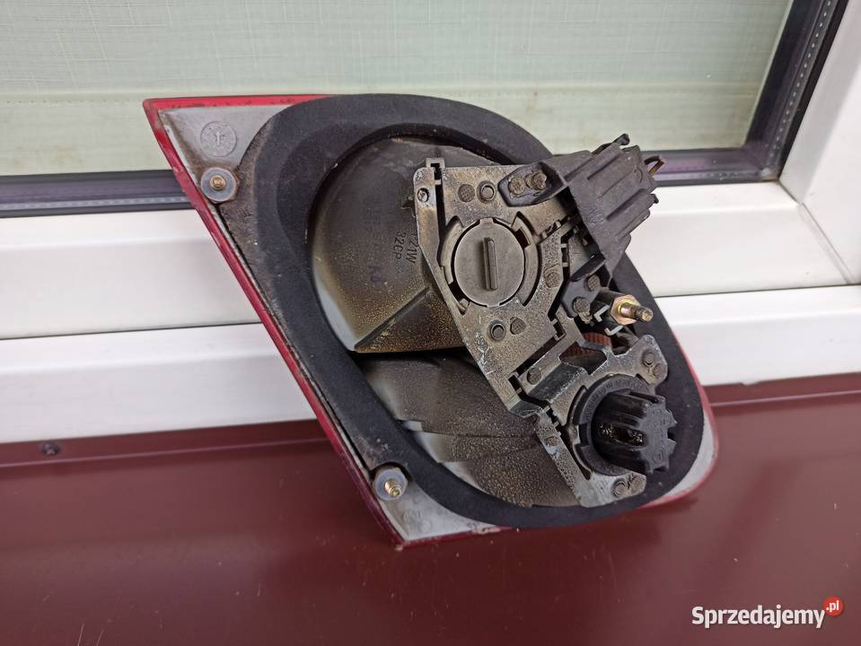 Mercedes W210 sedan lampa tył tylna w klapę