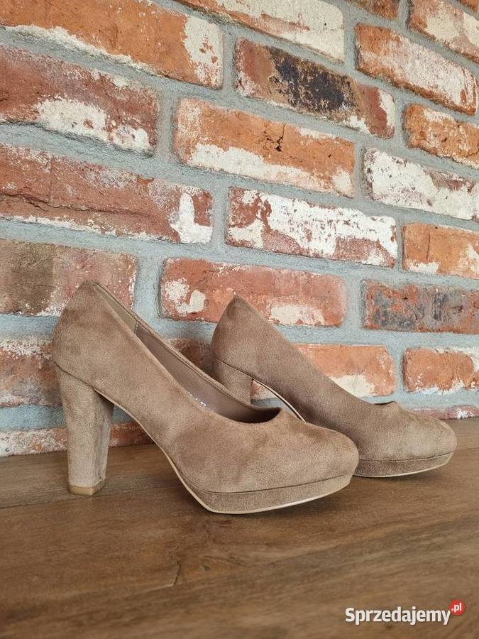 Beżowe czółenka na obcasie