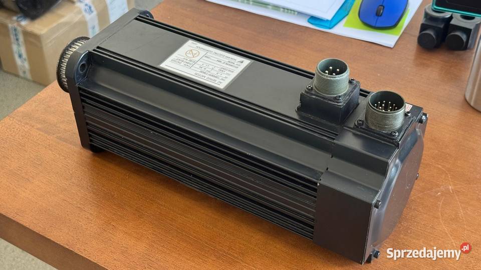 SILNIK SERWOMOTOR AC YASKAWA USAGED13A22 13 kW Brąchnowo