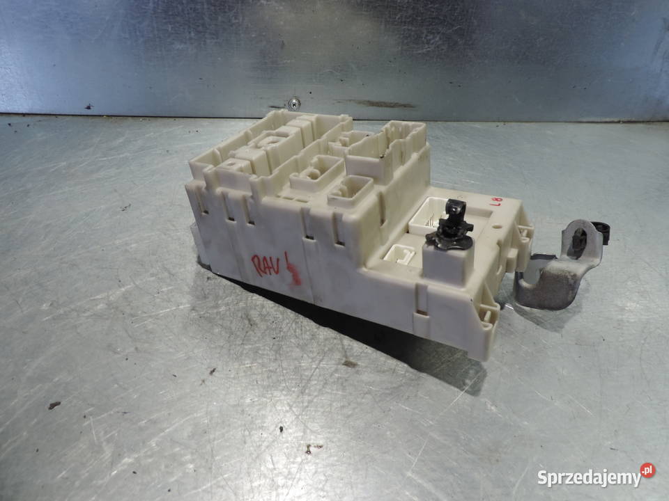 TOYOTA RAV4 II 20 D4D SKRZYNKA BEZPIECZNIKÓW Nowy Sącz