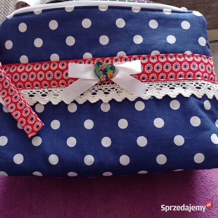 Sprzedam dwie ładne kosmetyczki Dodatki Starogard Gdański