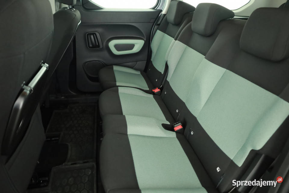 Citroen Berlingo 12 PureTech srebrny