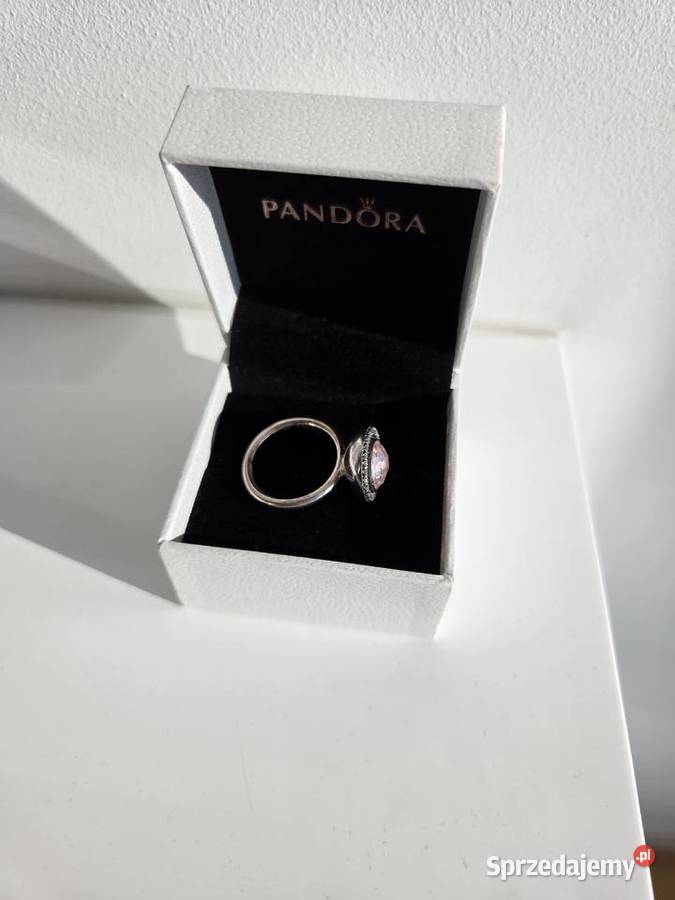 Pierścionek z różową cyrkonią sześcienną Pandora Liszki