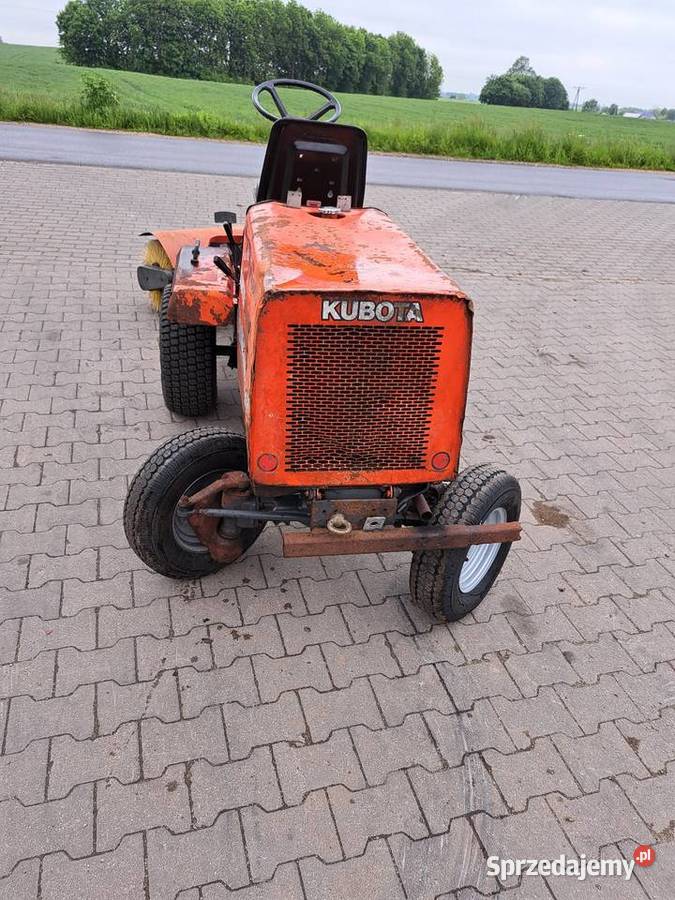Zamiatarka nośnik narzędzi Kubota F2400