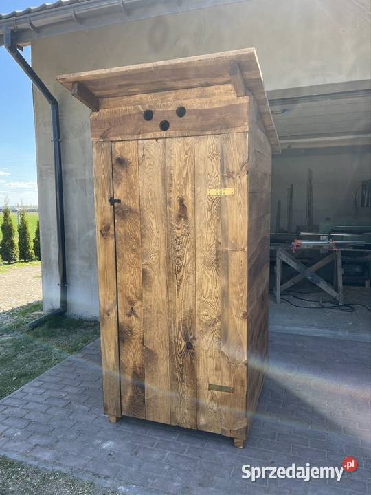 WC drewniany wychodek latryna ubikacja kibel na Chełm