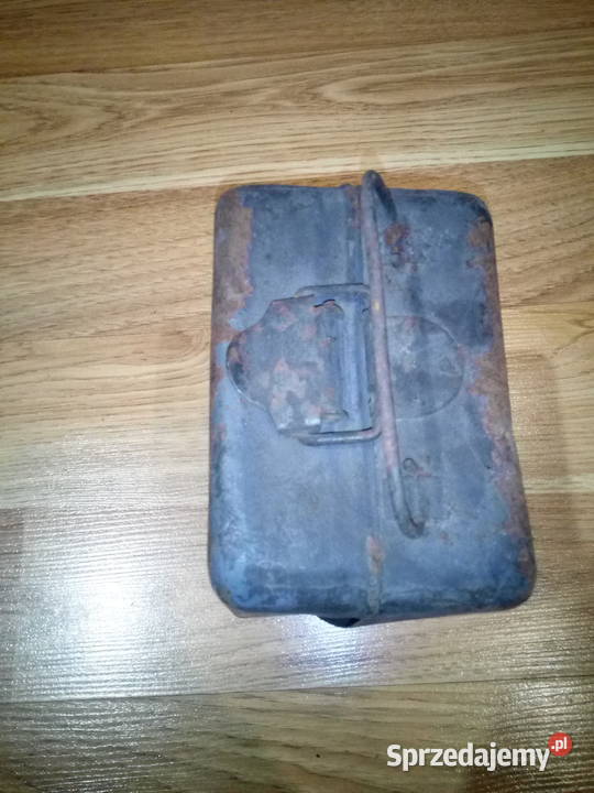 Stara metalowa apteczka samochodowa z czasów PRL Dobieszowice