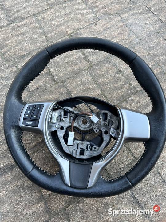Kierownica skórzana Toyota Yaris III 2016r