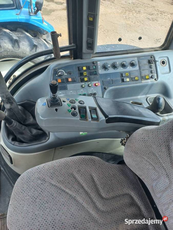 Ciągnik rolniczy Valtra T170 z tuzem Wyrzysk