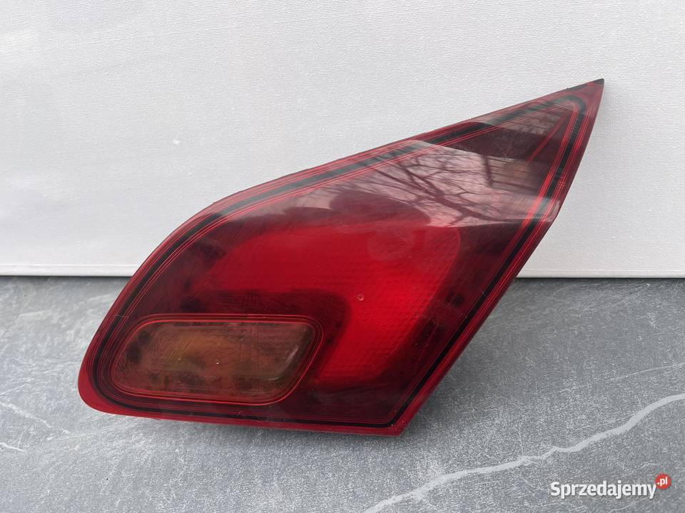 OPEL ASTRA 4 W KLAPĘ PRAWA LAMPA TYŁ Ostroróg sprzedam