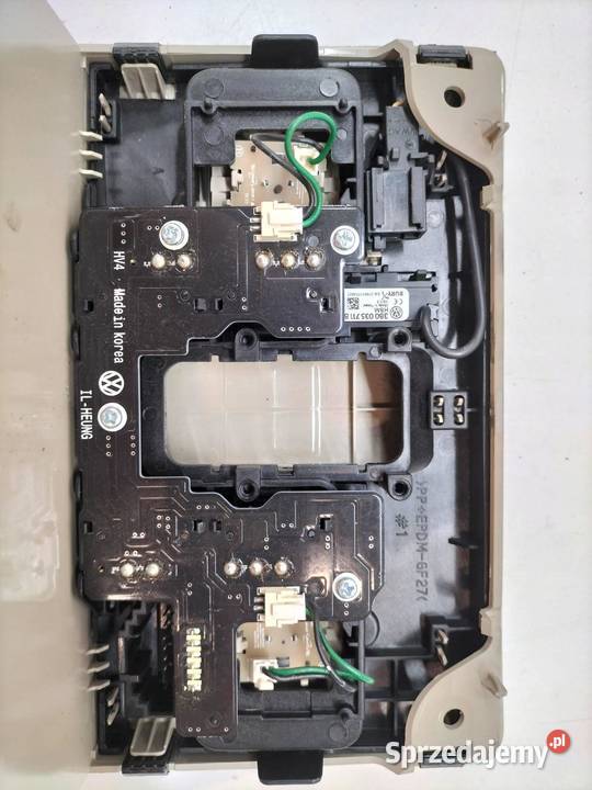 LAMPKA PODSUFITKI 5Q0951172 Skoda Superb III Wyposażenie wnętrza sprzedam
