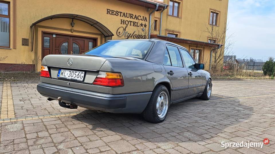 1986 Mercedes W124 sedan 30 benzyna benzyna