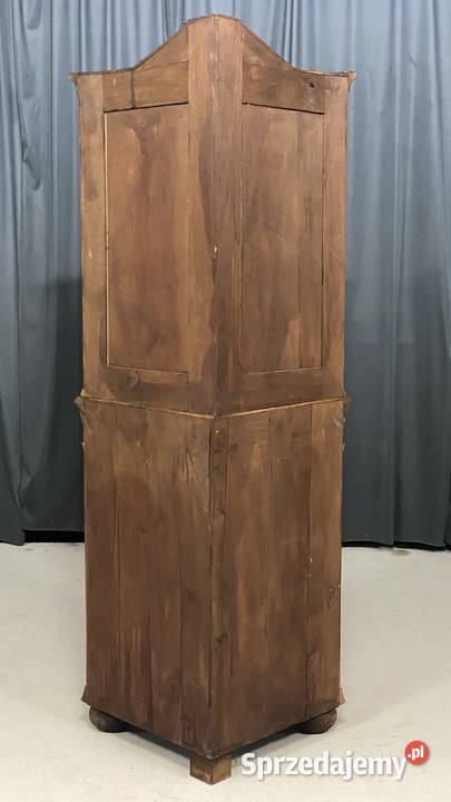 Klasyczna narożna witryna dębowa w rustykalnym