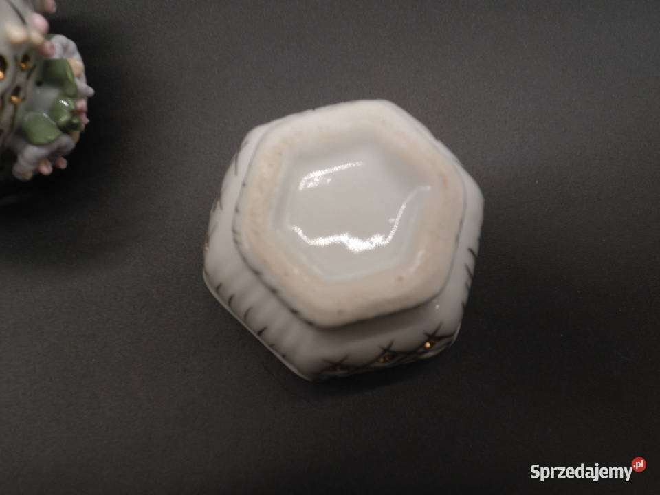 Porcelanowe puzderko ażurowe na biżuterię Raszków