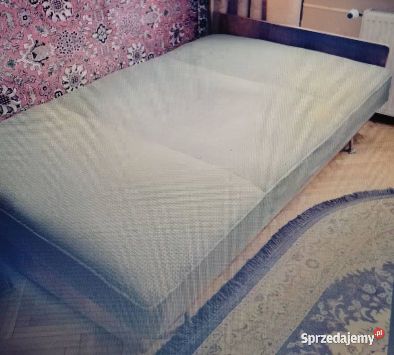 Tapczan ze skrzynią na pościel