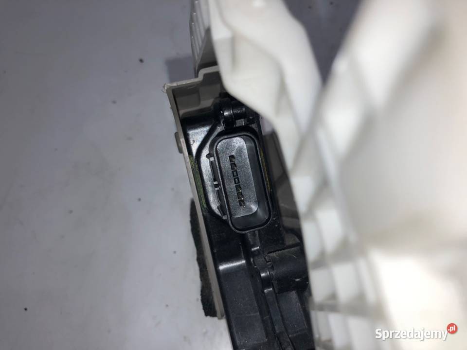 ZAMEK DRZWI LEWY PRZÓD KIA CEED Kombi 81310J7010