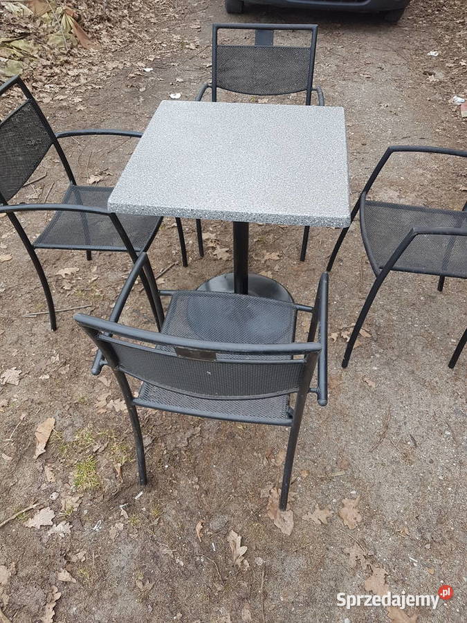 Stolik i cztery krzesła