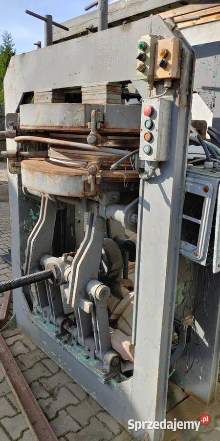 Duża prasa mechaniczna