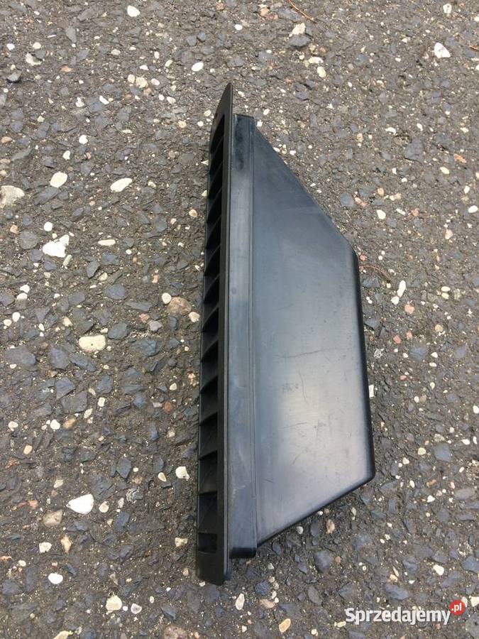 Nawiew słupek tylny Mercedes MB100 MB 100 dostawcze