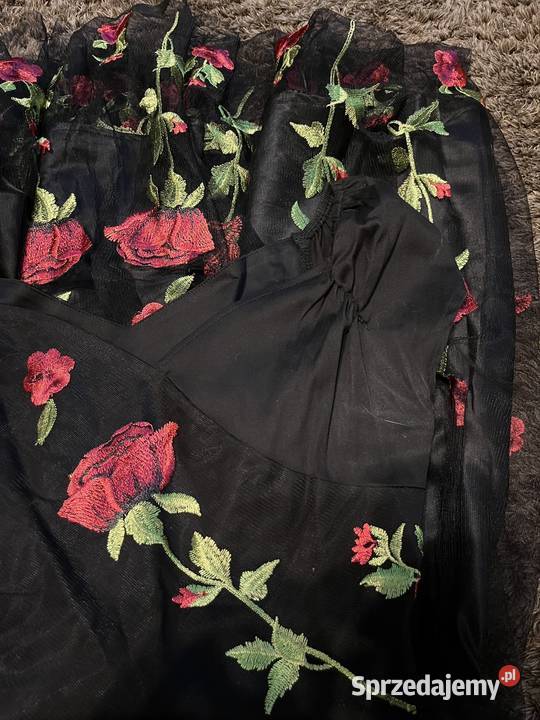 Wieczorowa sukienka w Róże Gdynia