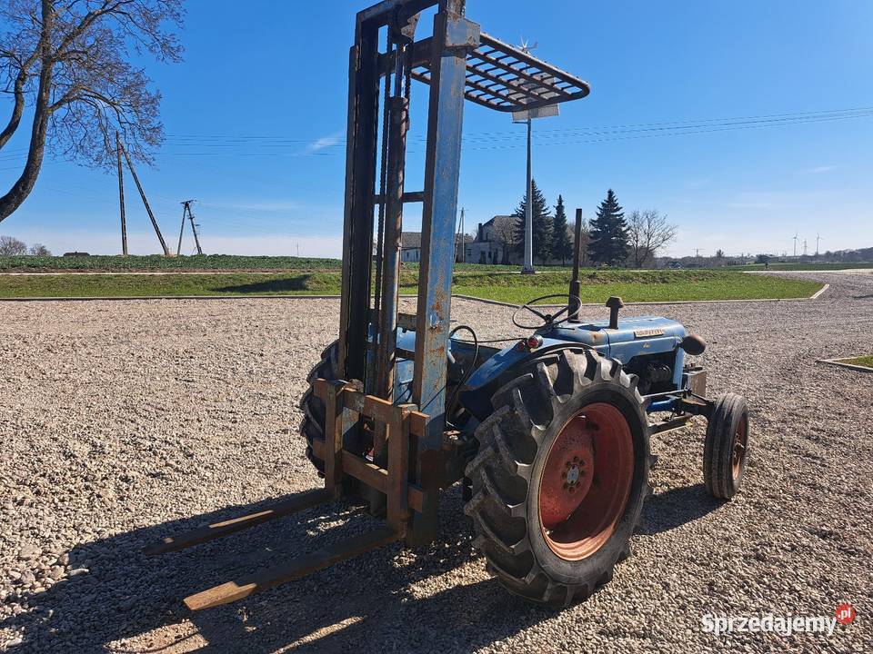 Ciągnik Fordson z widlakiem Napęd 2x4 Piecewo